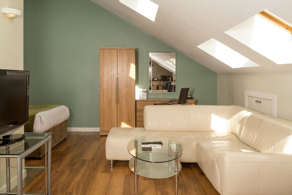 Фото Roomzzz Leeds City West