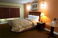 Фото Glen Capri Inn & Suites - Burbank Universal