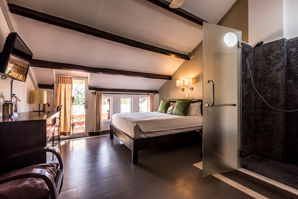 Фото The Columns Hotel