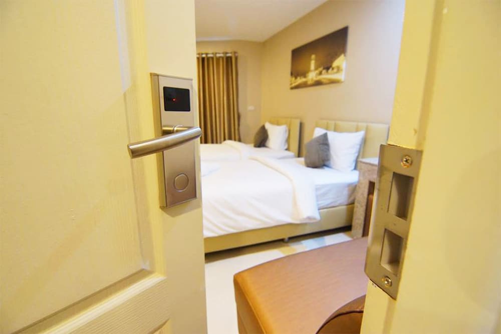 Фото The Coconut Hotel