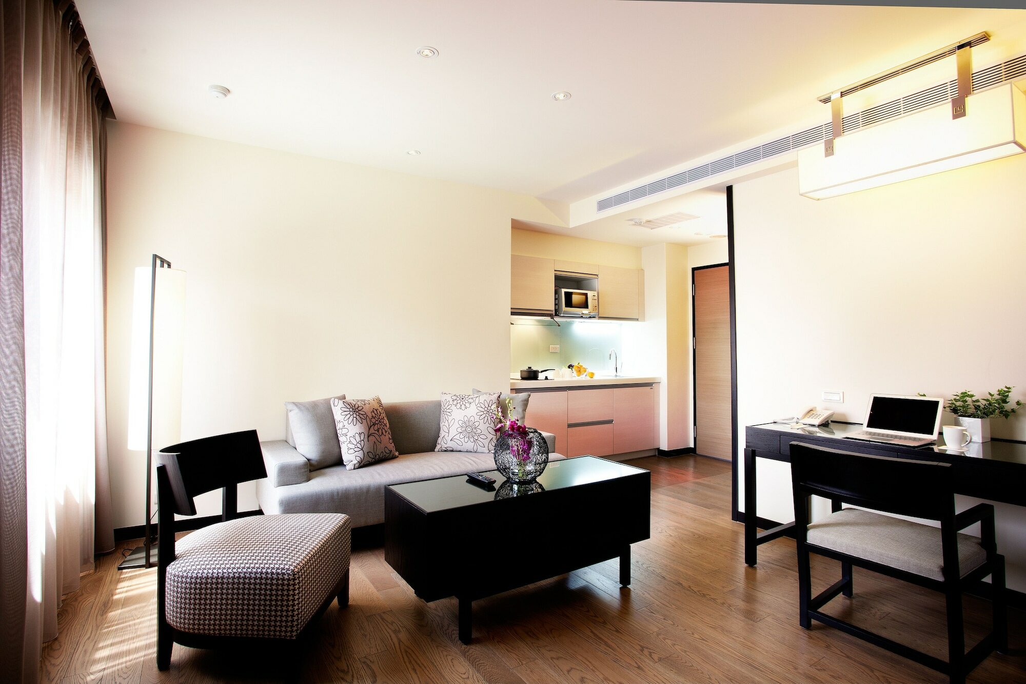 Фото The Corner House