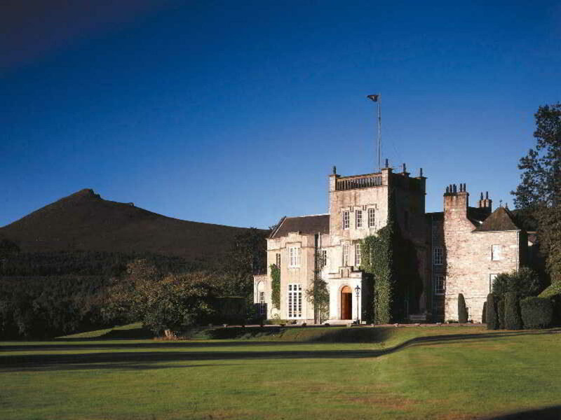 Гостиница Macdonald Pittodrie House