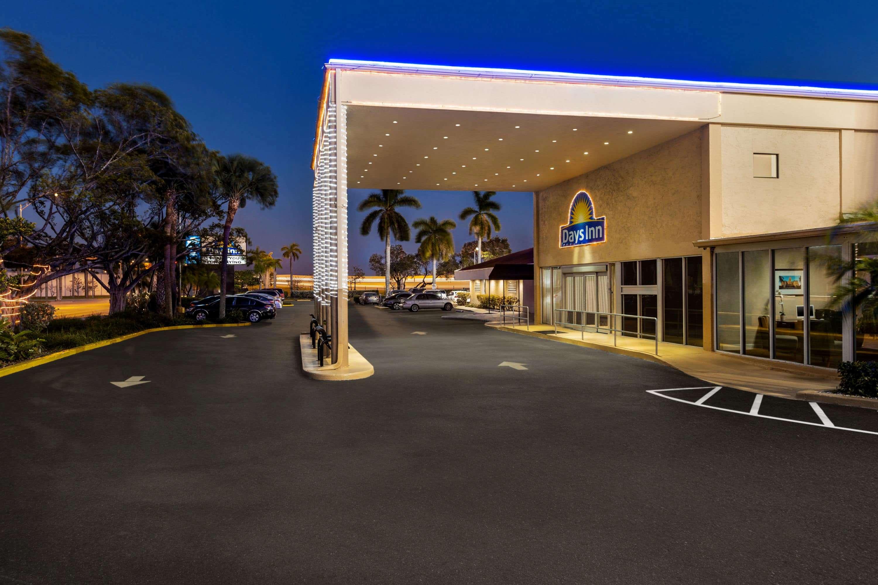 Фото Days Inn by Wyndham Miami International Airport