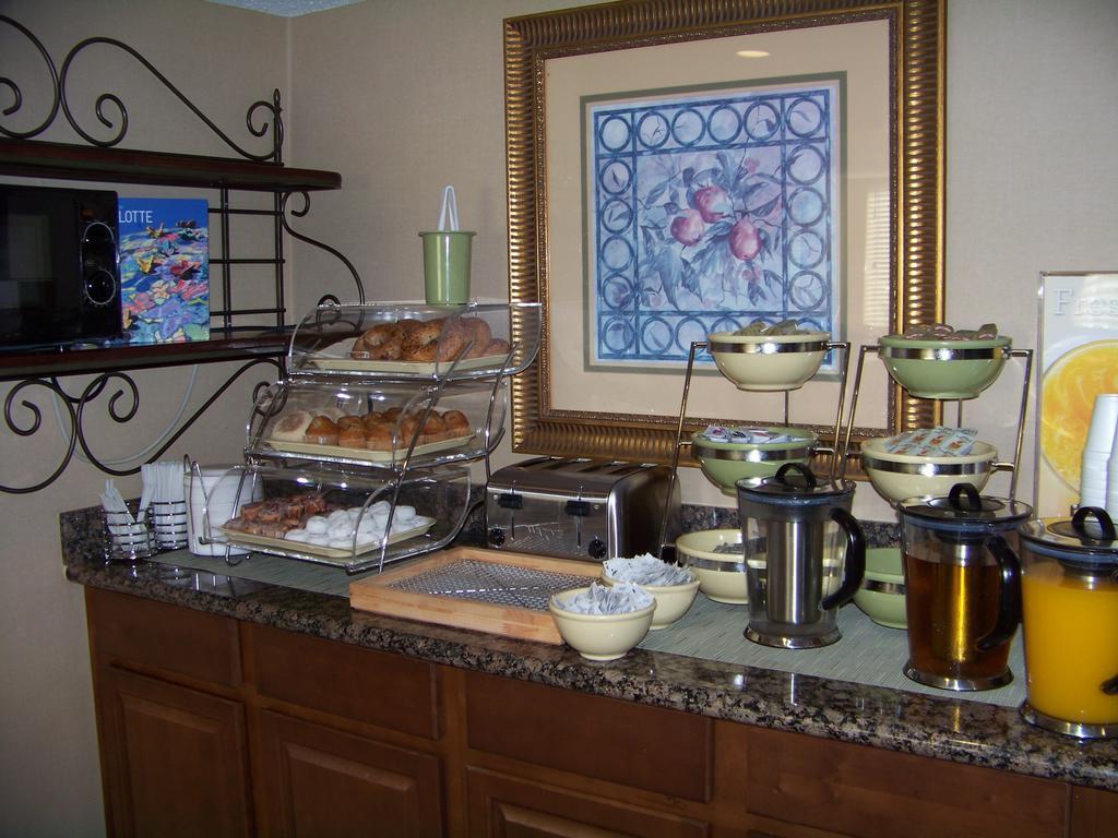 Фото Quality Inn Huntersville near Lake Norman