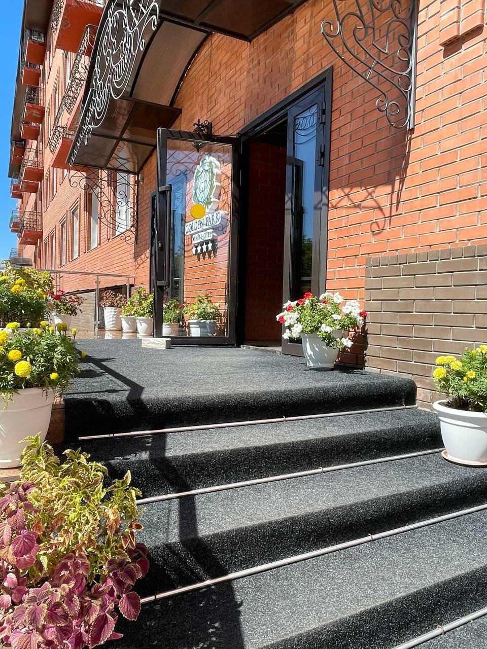 Фото отеля 2