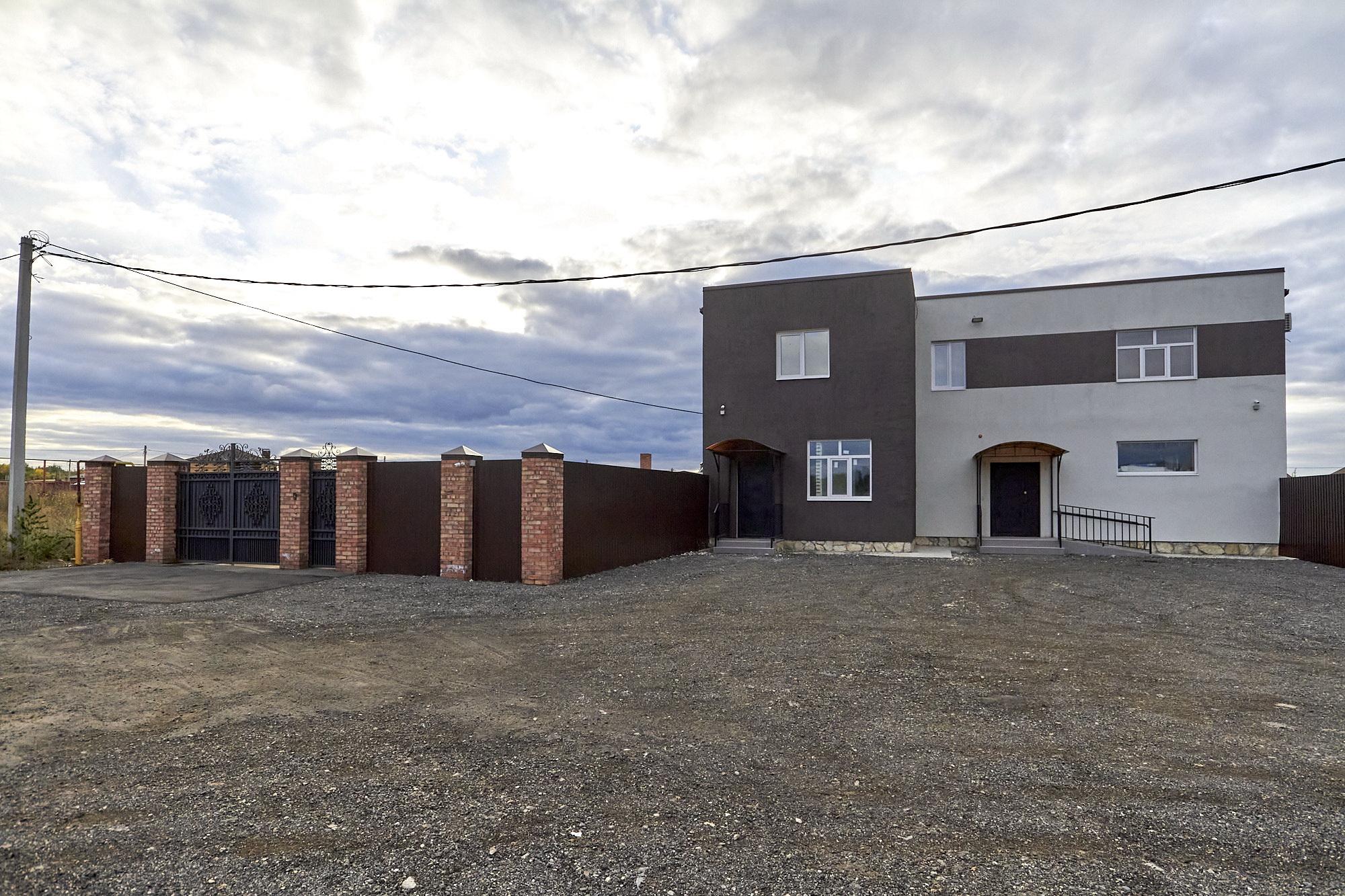 Фото Де факто