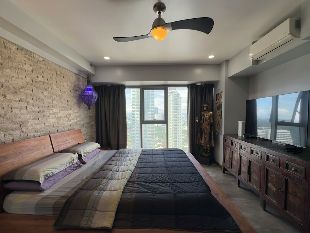 Фото Three bedroom with Balcony in Makati