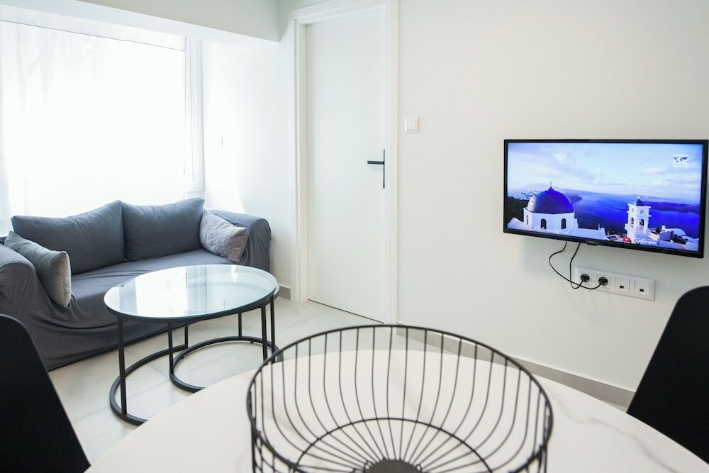 Фото Cozy 1 Bd Basement Apt in Pagrati