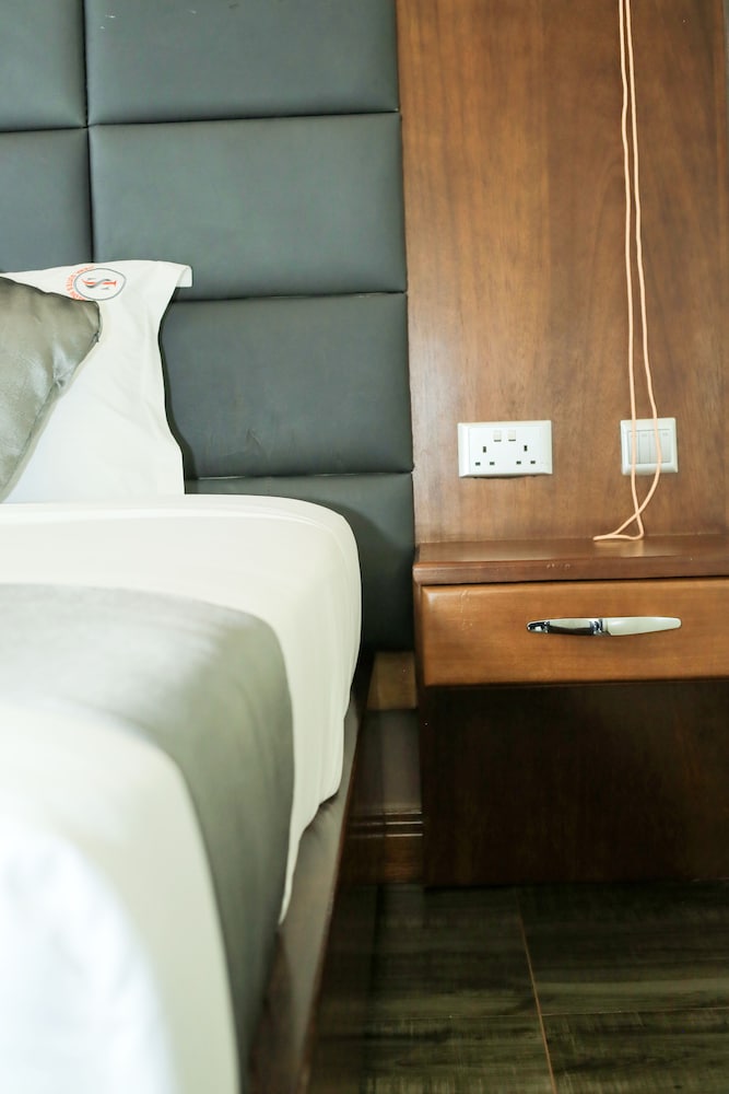 Фото Jinna Suites Hotel