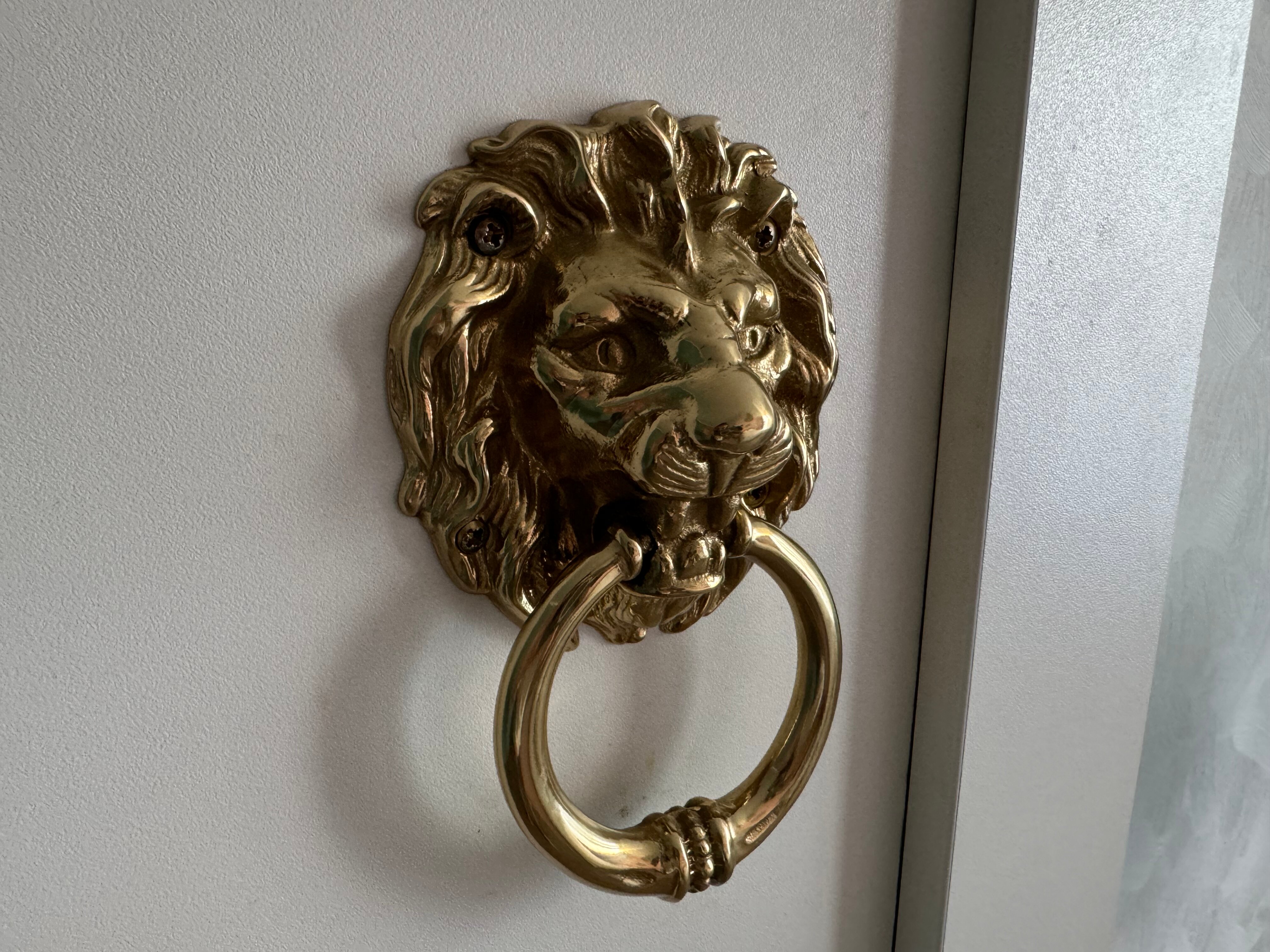 Фото Дом с лилиями