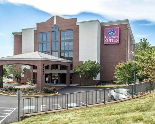 Гостиница Comfort Suites Near Potomac Mills в Вудбридже