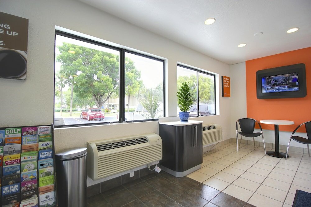 Фото Motel 6 Lantana, Fl