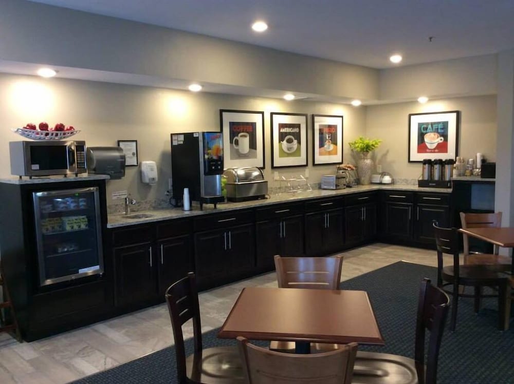 Фото Brookstone Lodge & Suites