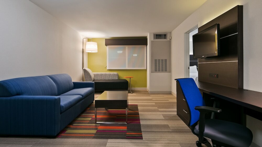Фото Holiday Inn Express & Suites Everett, an Ihg Hotel