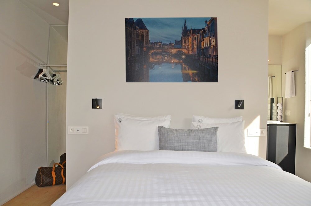 Фото The House of Edward