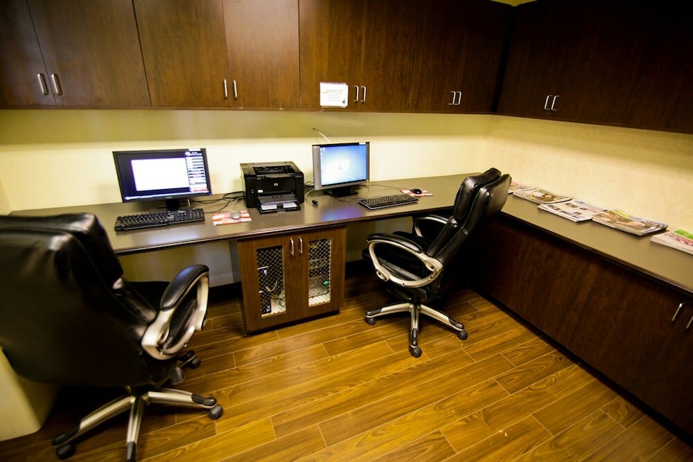 Фото Hampton Inn & Suites Cathedral City