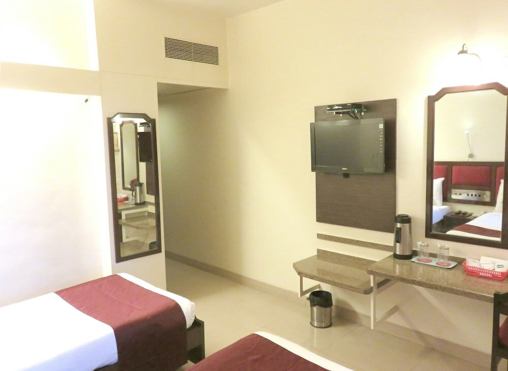 Фото Hotel Ashish Plaza