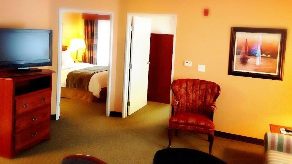 Фото Grandstay Residential Suites Hotel - Sheboygan