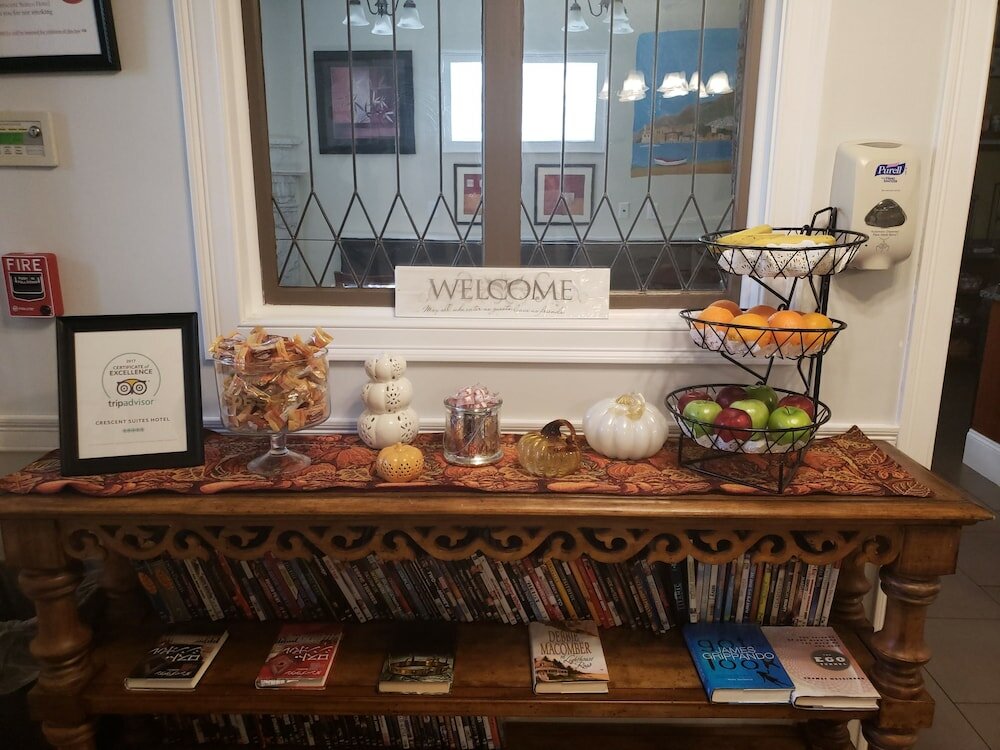 Фото Crescent Suites Hotel