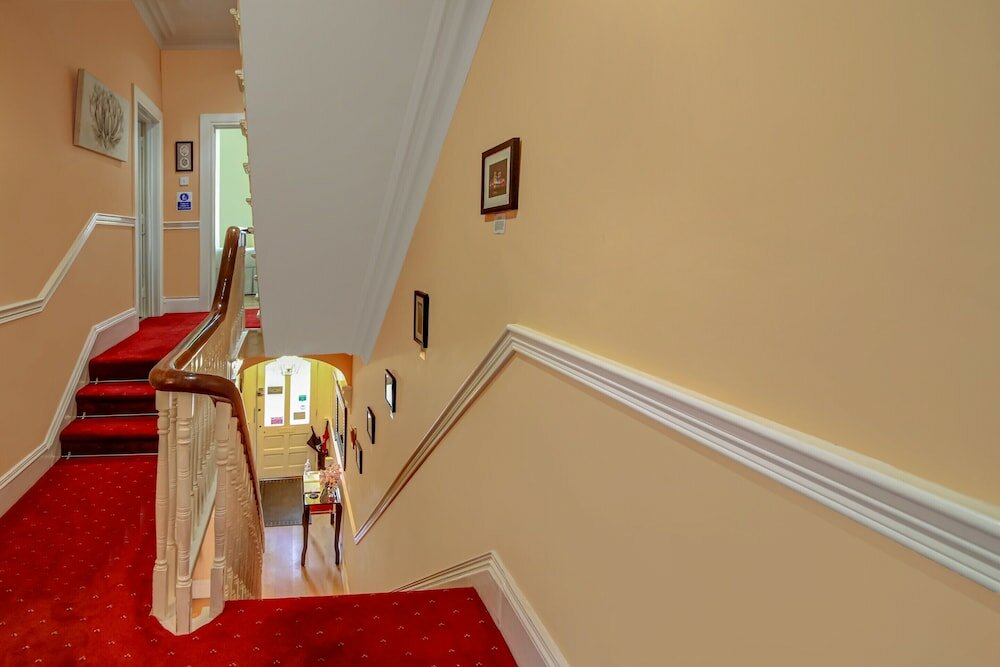 Фото Oyo Avenue House