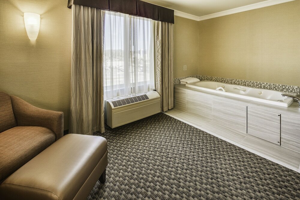 Фото Holiday Inn Express Castro Valley - East Bay, an Ihg Hotel