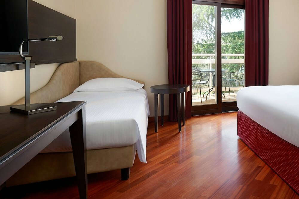 Фото Courtyard by Marriott Rome Central Park