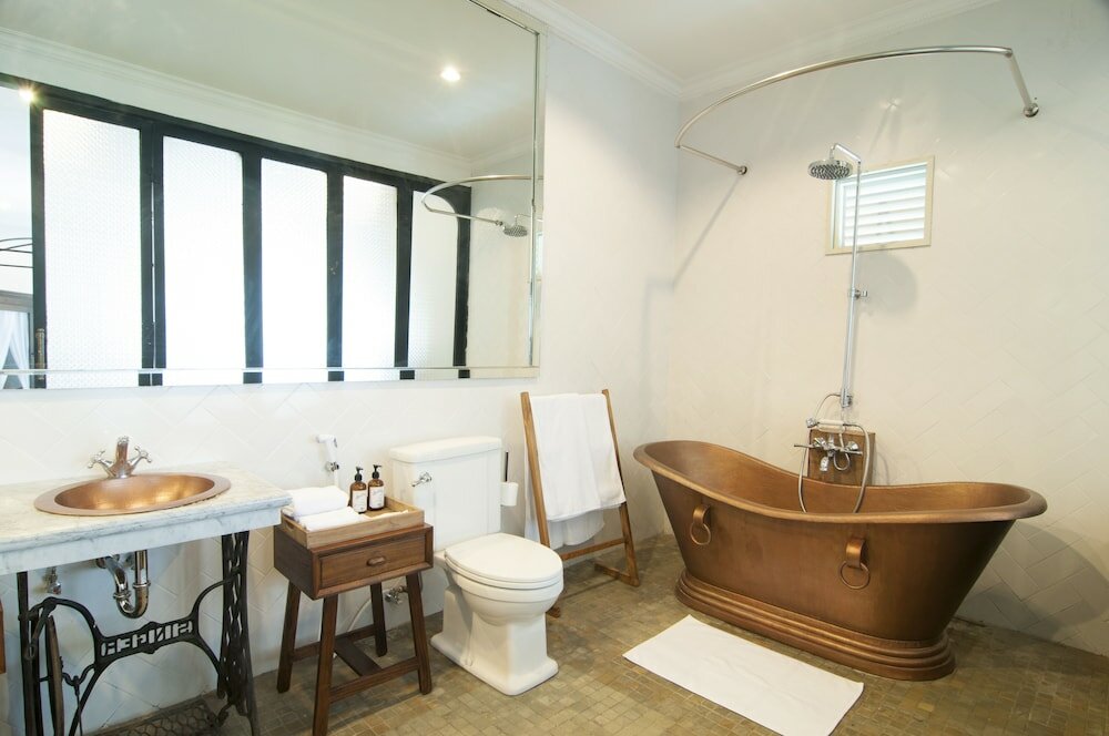 Фото Brown Feather Hotel