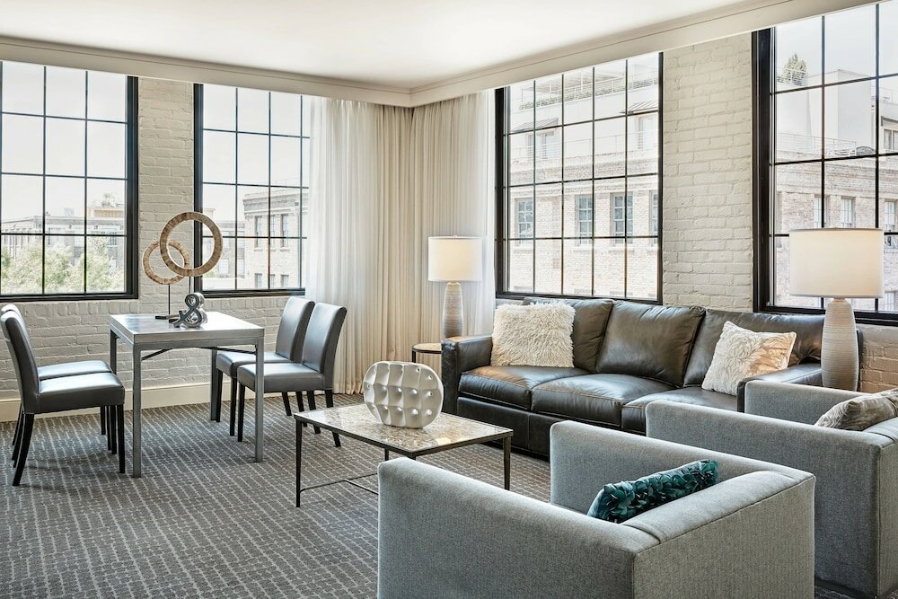 Фото Renaissance New Orleans Arts Warehouse District Hotel