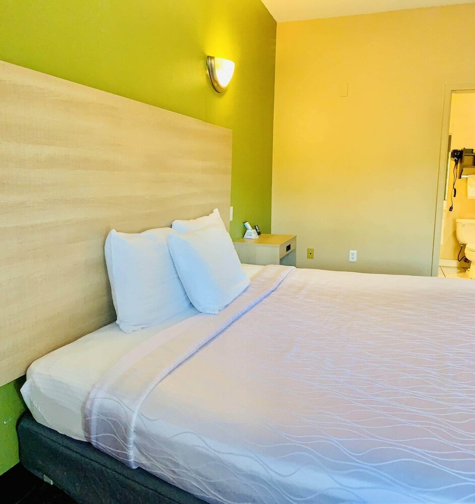 Фото Weston Inn & Suites