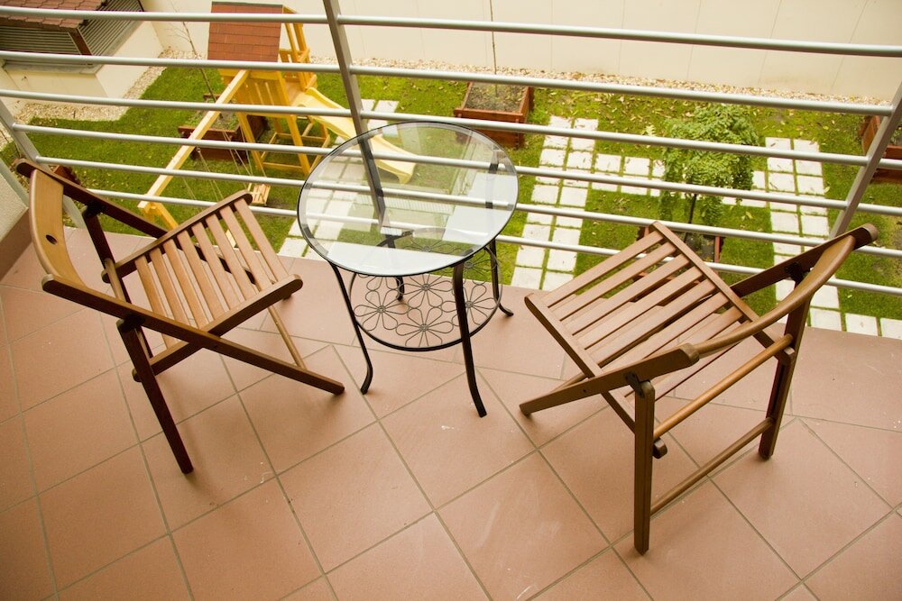 Фото Corvin Plaza Apartments and Suites