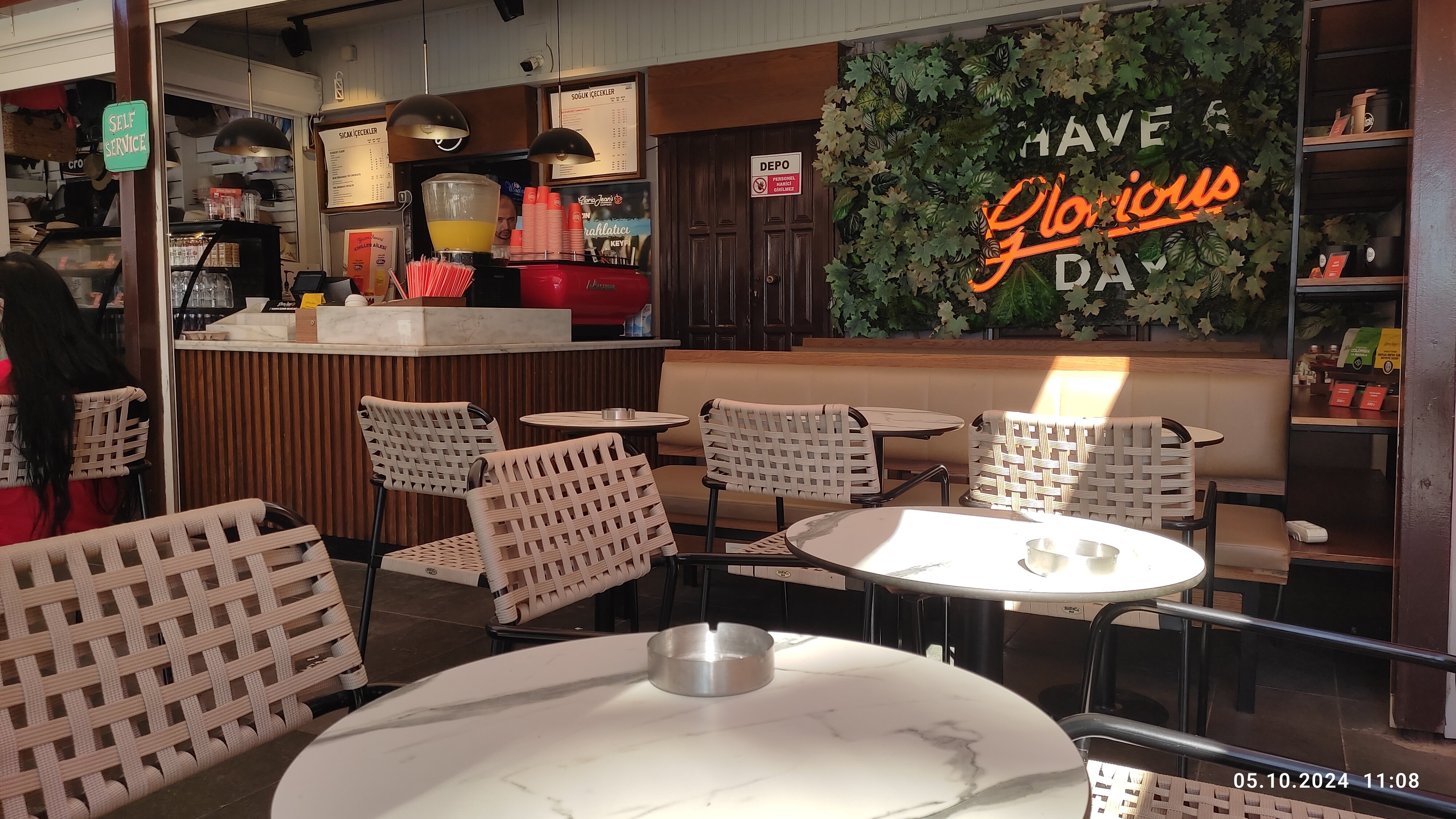 Gloria Jean's