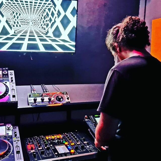 مدارس الموسيقى Sonar House Electronic Music School ، اسطنبول، صورة