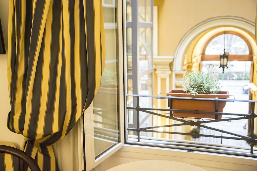 Фото Inn Rome Rooms & Suites