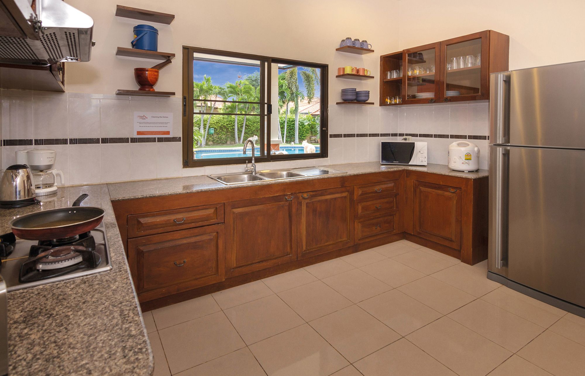 Фото Pattaya Hill, Near the City and Beach