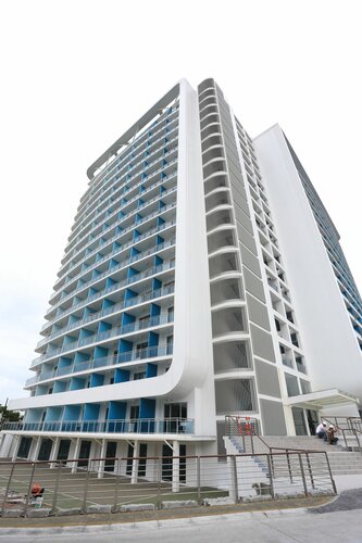 Апартаменты Maui 2 Bedroom Condo at Azure Urban Resort Residences