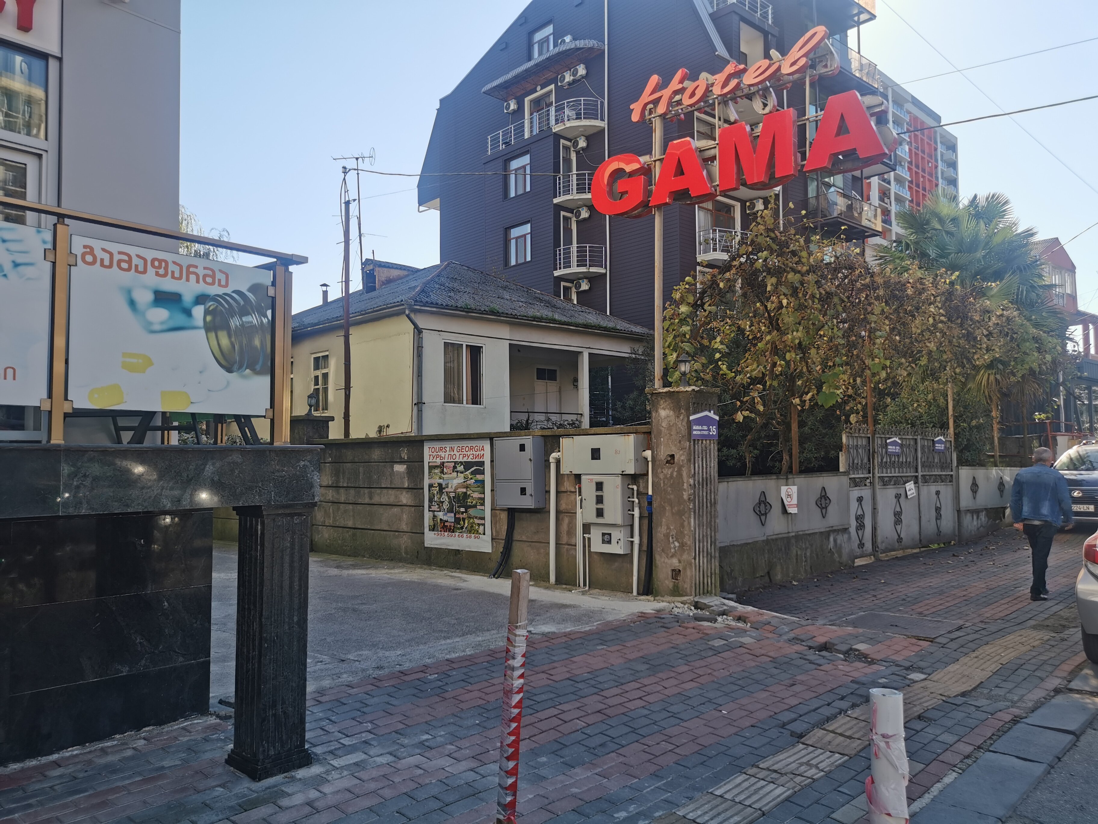 Фото отеля 1