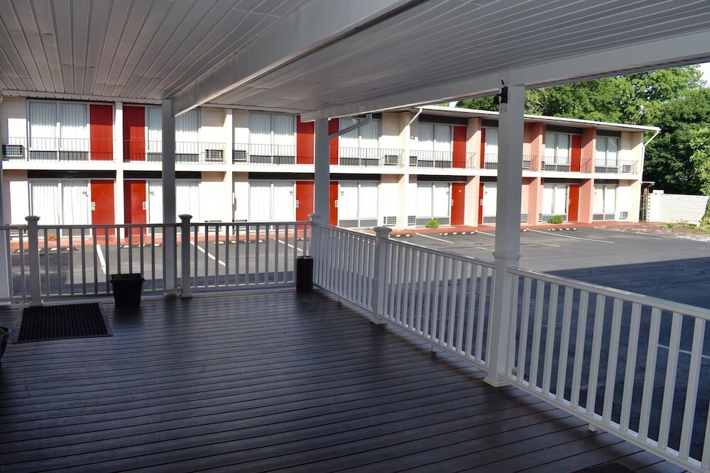 Фото Bridge Views Inn