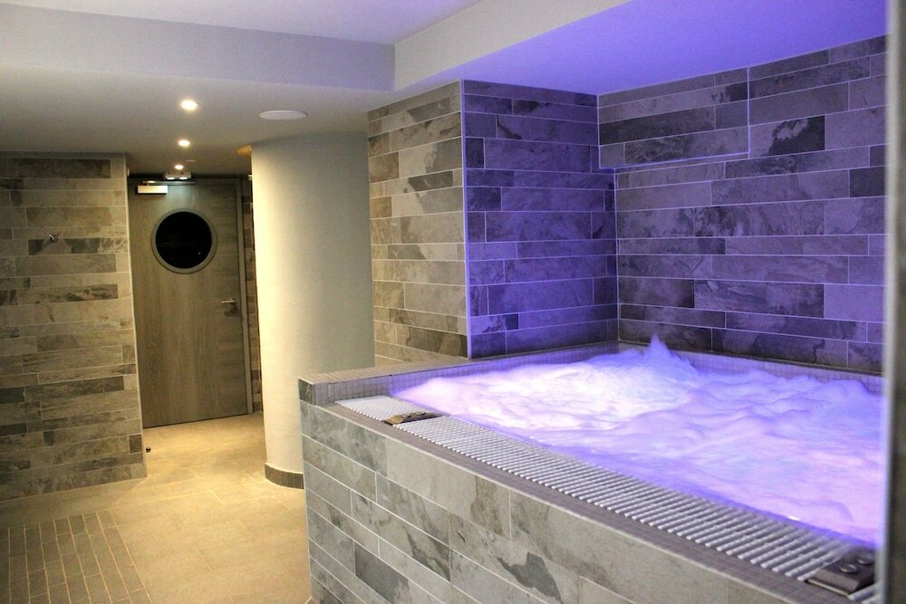 Фото Logis Hôtel Au Cerf d'Or