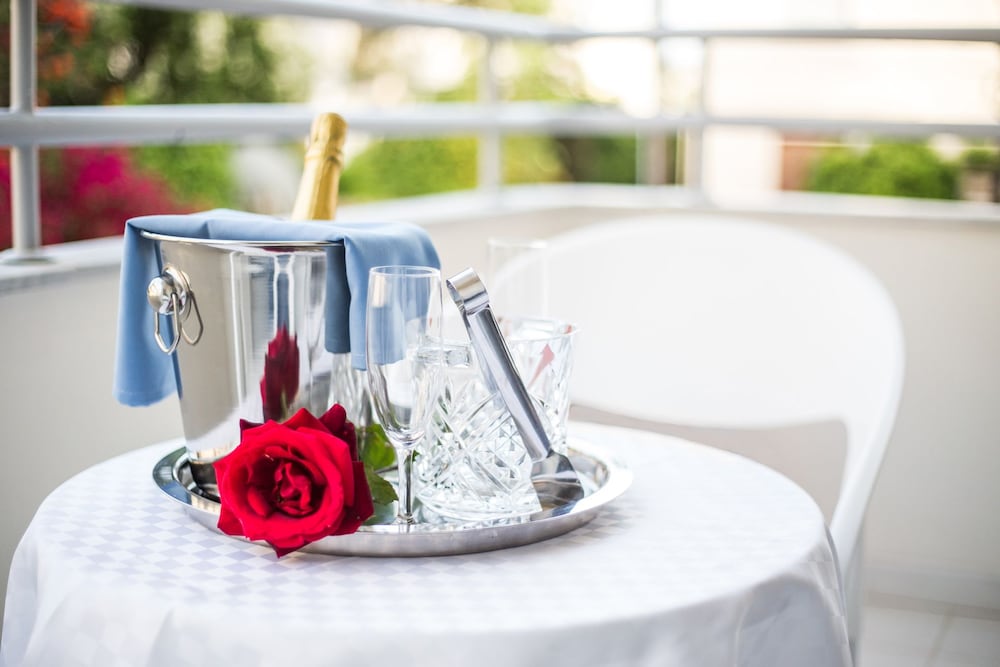 Фото Corina Suites and Apartments