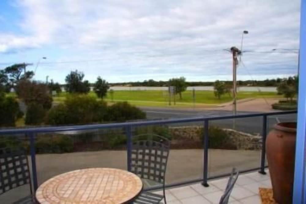 Фото Ultimate Holiday Apartments