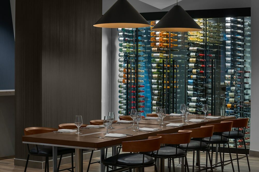 Фото Courtyard by Marriott Calgary Downtown