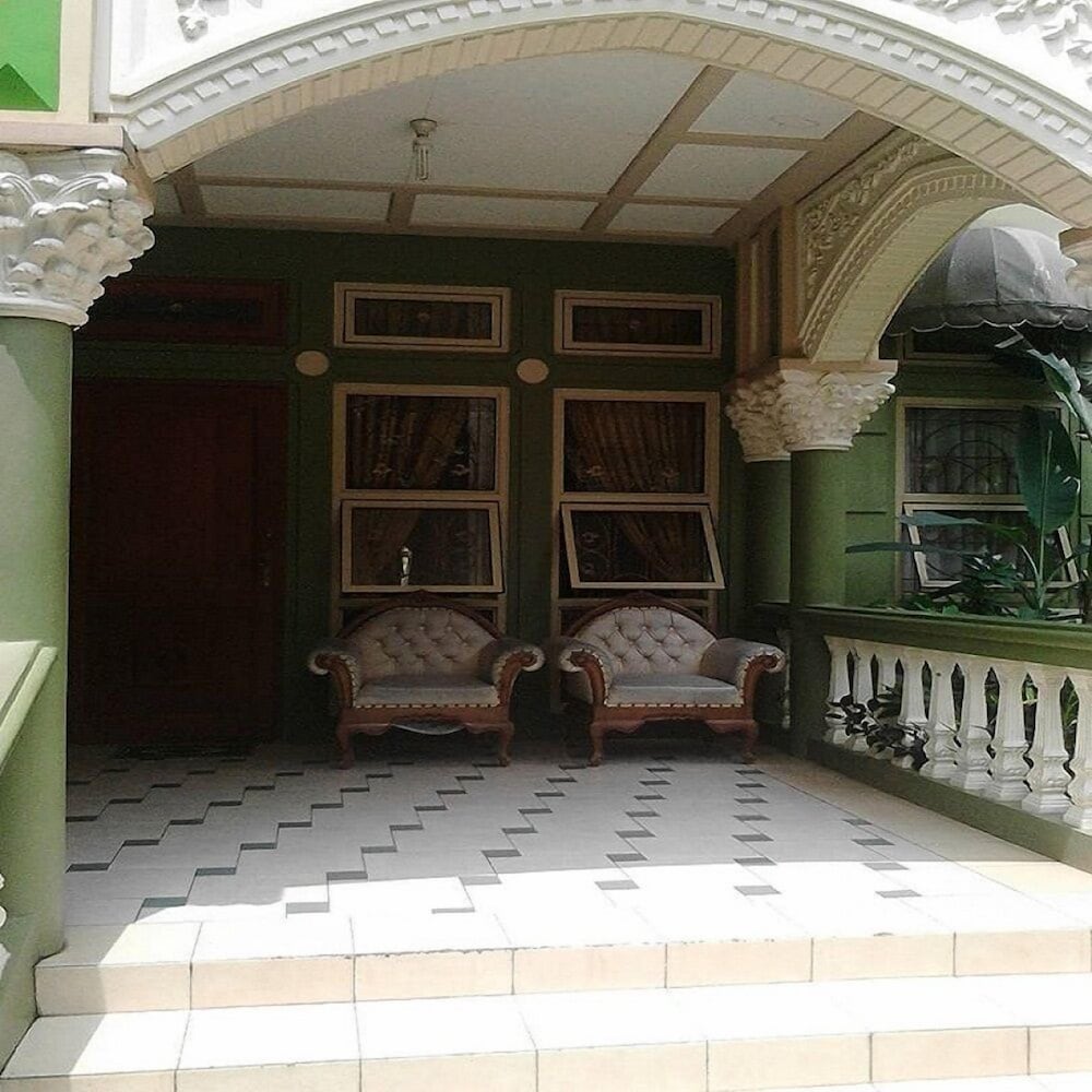 Фото Villa Kota Bunga Seruni