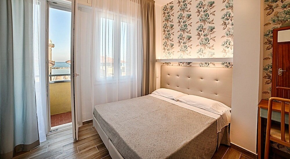Фото Hotel Mirabel