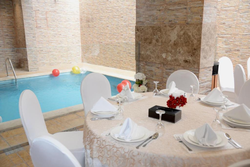 Фото Ebreez Grand Hotel