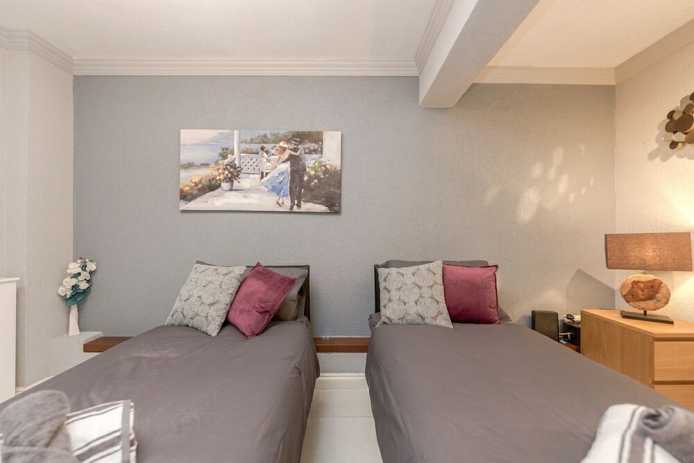 Фото Watford General Suites