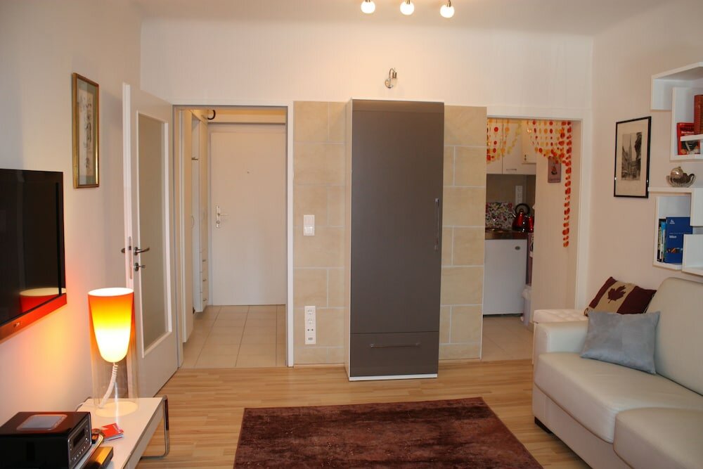 Фото GoVienna - Charming Studio