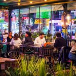 Sir Winston Pub Atasehir Boulevard 216 (İstanbul, Atasehir, Barbaros Mah., Mor Zambak Sok., 9A13) ، حانة، بار