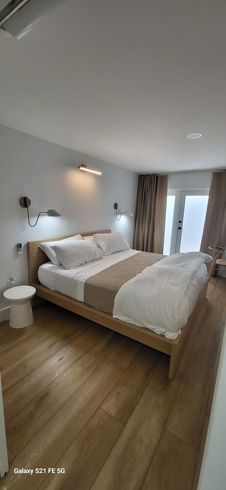 Фото Green Island Inn