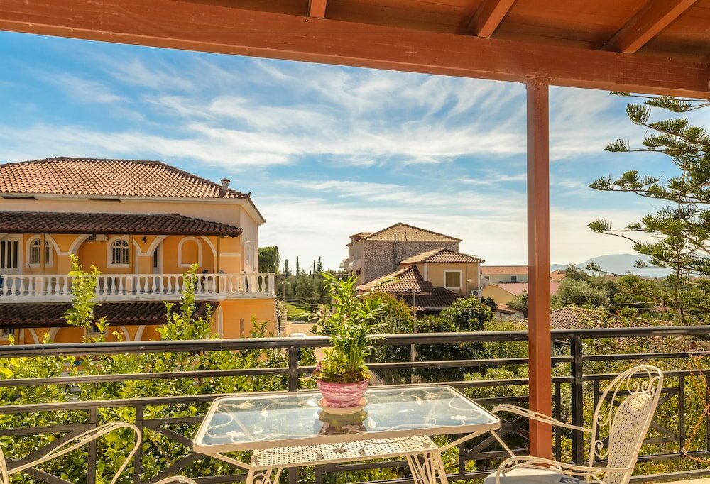 Фото Kiki Studios & Apartments