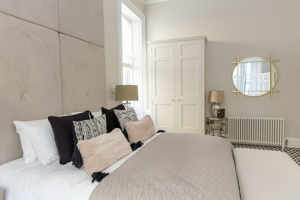 Фото The Lane Apartment